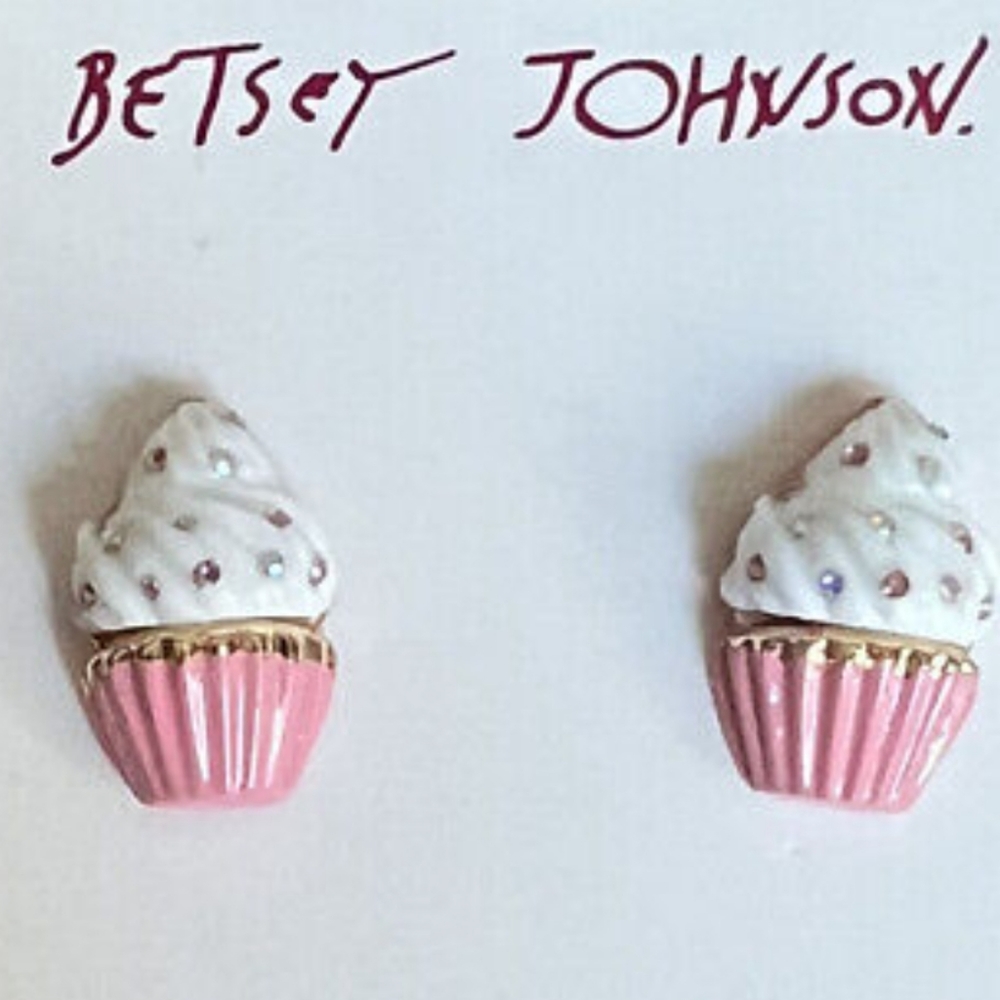 Betsey Johnson babycakes cupcake 🧁